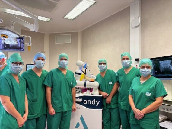 Robot ANDY Amplitude équipe chirurgicale Orthodoc bloc opératoire Polyclinique Saint-Roch Montpellier