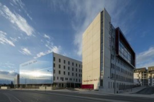 Façade de la Polyclinique Saint-Roch — 560 avenue Colonel André Pavelet, Montpellier (groupe OC Santé)